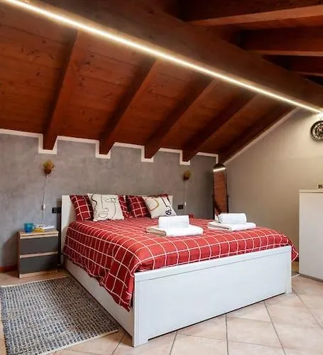 Alex Haus Somma Lombardo