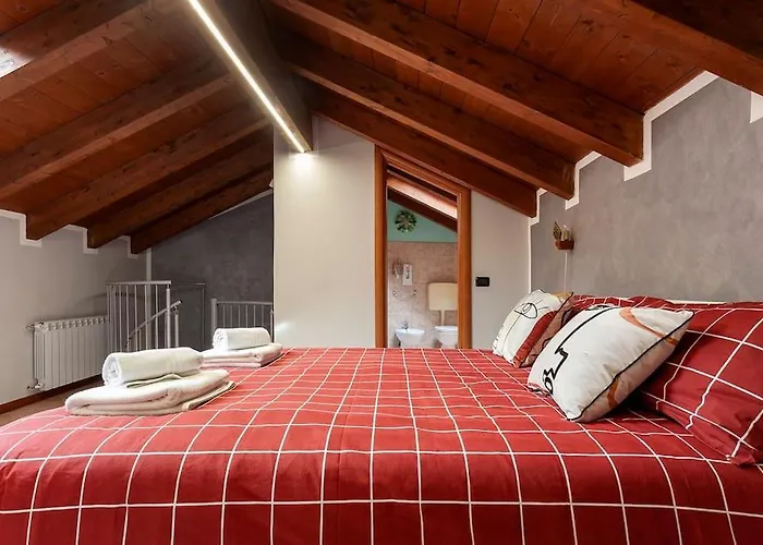 Alex Haus Somma Lombardo